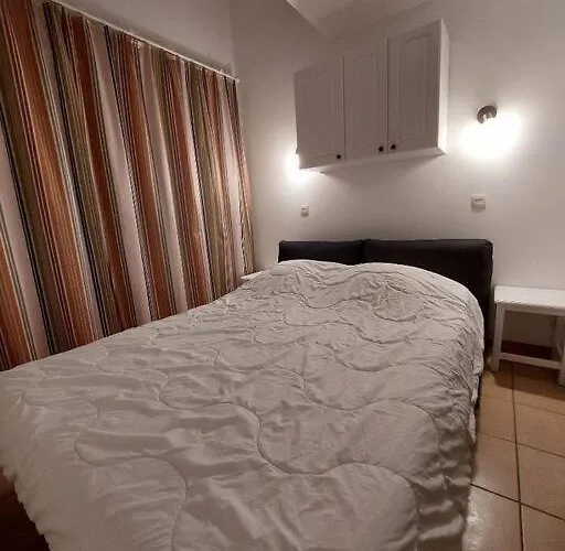 Presqu'ile De Giens - Hameau De La Pinede * Hyères